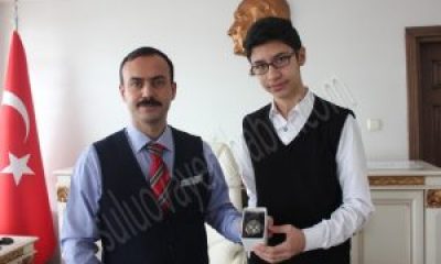 Kaymakamımız, TEOG Türkiye Birincisi Arda Alper Gölbaşı’nı Ödüllendirdi.