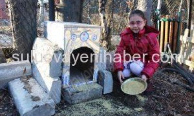 İlkokul Öğrencileri Hayvanlar İçin Doğaya Yiyecek Bıraktı.