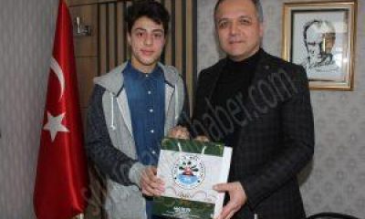 Başkan Üçok, Türkiye 6.sı Atleti Ödüllendirdi.