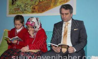Suluova Kaymakamı Dr. Vural Karagül, Öğrencilerle Kitap Okudu.