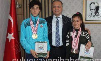 Başkan Fatih Üçok, Şampiyon Atletleri Ödüllendirdi.