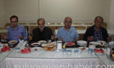 Hastane çalışanları iftarda bir araya geldi.