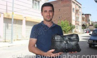 Duyarlı Genç, Bulduğu Para ve Altın Dolu Çantayı Sahibine Ulaştırdı.