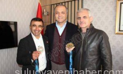 Başkan Üçok, Dünya Şampiyonlarını Ödüllendirdi.