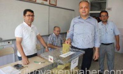 Başkan Fatih Üçok, 1079 nolu sandıkta oyunu kullandı.