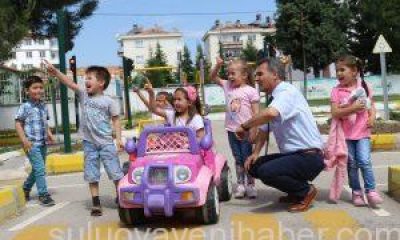 Öğrenciler, Tarfik Kurallarını Uygulamalı Öğreniyor.