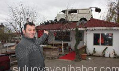 1994 Model Aracı Çatıda Görenler Şaşkınlık Yaşıyor.