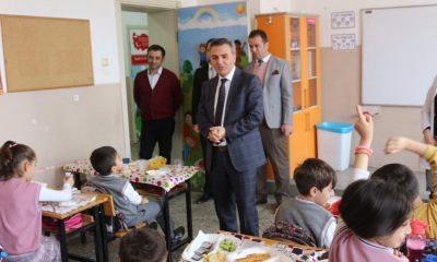 Şeker İlkokulu öğrencileri güne kahvaltı ile başlıyor.