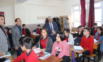 Kaymakam Erdoğan Kanyılmaz, okullarda incelemelerde bulundu.