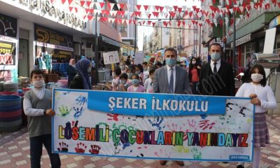 İlkokul öğrencileri lösemili çocuklar için yürüdü.