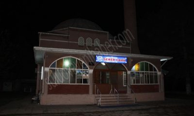 Koronavirüs salgının bitmesi için cami hoparlöründen dua ediliyor.