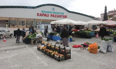 Pazarda sadece meyve,sebze ve gıda satışı yapıldı.