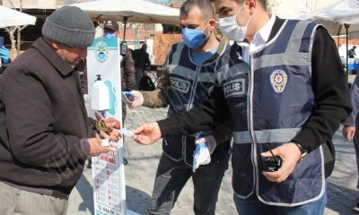 Polisten, yasaklara uymayanlara koronavirüs cezası.