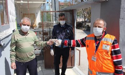 Sağlık çalışanının babası Milli Dayanışma Kampanyası’na emekli maaşını vererek destek oldu.