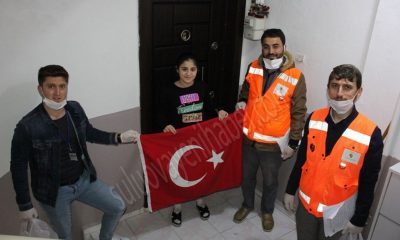 Suluova VEFA Grubu’ndan Ailelere Türk Bayrağı.