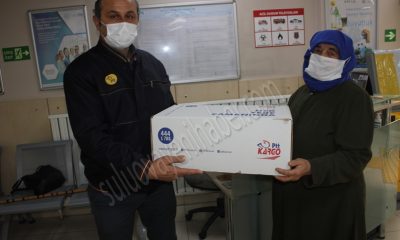 ZELİHA TEYZE, MEHMETÇİKLERE ELDİVEN VE ÇORAP GÖNDERDİ.