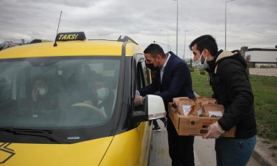 AK PARTİLİ GENÇLERDEN ‘İFTARA 5 KALA’ İKRAMI