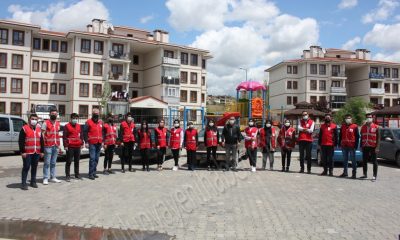 GÖNÜLDEN KOPANLAR TÜRK KIZILAYI İLE İHTİYAÇ SAHİPLERİNE ULAŞIYOR.