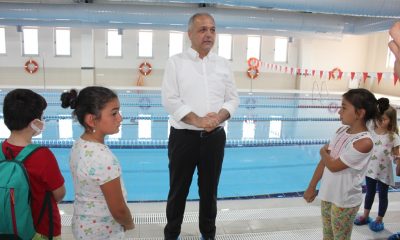 AÇILAN YÜZME HAVUZU KURSLARINA GENÇLER AKIN ETTİ