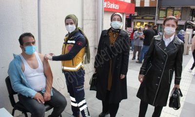 MOBİL AŞI EKİPLERİ ŞEHRİN BELLİ NOKTALARINDA AŞILAMA YAPTI