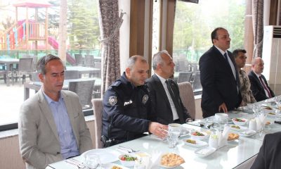 KAYMAKAM ŞEN, MUHTARLAR ONURUNA YEMEK VERDİ