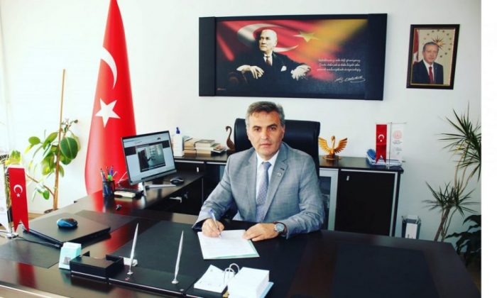 MÜDÜR AHMET DAVU, “ÖĞRETMENLİK BİR İDEAL, BİR HİZMET MESLEĞİDİR.”
