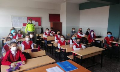 POLİSTEN ÖĞRENCİLERE TRAFİK EĞİTİMİ