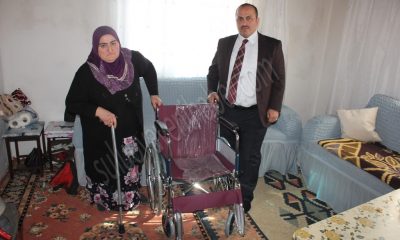 KAYMAKAM ABDULLAH ŞEN, ENGELLİ BAYANA TEKERLEKLİ SANDALYE HEDİYE ETTİ
