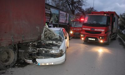 TIRA ARKADAN ÇARPAN ARAÇ SÜRÜCÜSÜ YARALANDI