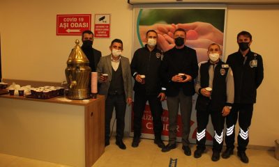 AK PARTİ İLÇE TEŞKİLATINDAN SAĞLIKÇILARA VE HASTALARA SALEP İKRAMI