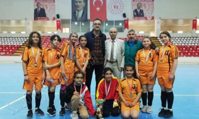 SULUOVA ÇELTEK MADENİ ORTAOKUL KIZ FUTSAL TAKIMI İL BİRİNCİSİ OLDU