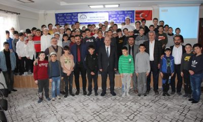 ÇANAKKALE ZAFERİNİ KUTLAYAN GENÇ HAFIZLAR ŞEHİTLERE MİNNET VE DUALARDA BULUNDU