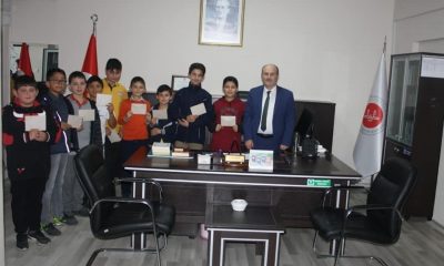 SULUOVA MÜFTÜLÜĞÜMÜZ 40 VAKİT NAMAZI CAMİDE KILAN ÇOCUKLARI ÖDÜLLENDİRDİ