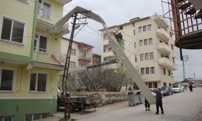 ÇATILARI UÇURAN FIRTINA SULUOVA’DA HAYATI OLUMSUZ ETKİLEDİ