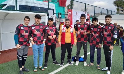 ŞAMPİYON TATKÜPÜ MİLLİ GÜÇ TAKIMI, FORMALARINI HATAYLI DEPREMZEDE GENÇLERE HEDİYE ETTİ