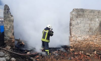 ARUCAK KÖYÜNDE 10 TON SAMAN KÜL OLDU