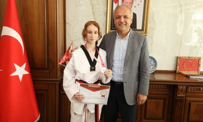 BAŞKAN ÜÇOK, TÜRKİYE 2.‘Sİ SPORCUYU ALTINLA ÖDÜLLENDİRDİ