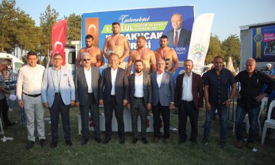 SULUOVA’DA BELEDİYESİ KARAKUCAK GÜREŞLERİNİN BAŞPEHLİVANI ERHAN YAYLACI OLDU.