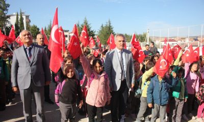 SULUOVA’DAKİ TÜM OKULLARDA, İSRAİL’İN FİLİSTİN’E SALDIRILARINDA HAYATINI KAYBEDEN ÇOCUKLAR İÇİN SAYGI DURUŞUNDA BULUNULDU.