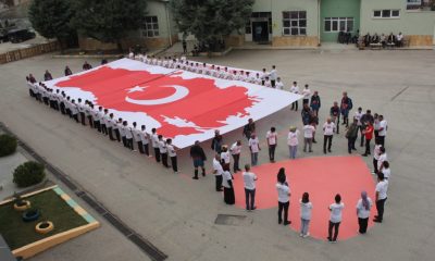 SULUOVA’DA 30 ÖĞRETMEN VE 200 ÖĞRENCİDEN 100. YIL KOREOGRAFİSİ