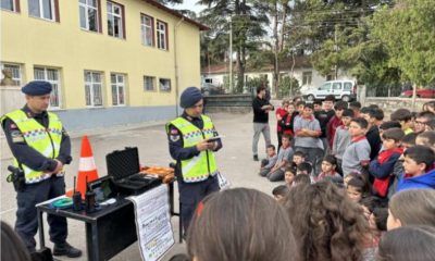 JANDARMA, 201 ÖĞRENCİYE TRAFİK EĞİTİM SEMİNERLERİ VERDİ