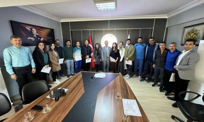 MÜDÜR DAVU, ÖĞRETMENLERE TEŞEKKÜR BELGESİ TAKDİM ETTİ.