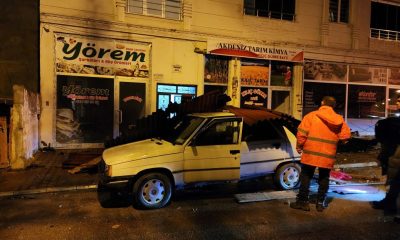 SULUOVA’DA ŞİDDETLİ FIRTINADAN UÇAN ÇATILARDAN 4 ARAÇ ZARAR GÖRDÜ