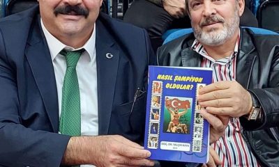 EFSANE ŞAMPİYONA TAKDİM EDİLEN KİTAP DUYGULANDIRDI