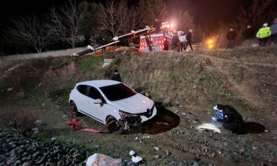 POLİSİN DUR İHTARINA UYMAYAN ŞÜPHELİ ARAÇTA UYUŞTURUCU ELE GEÇİRİLDİ İKİ KİŞİ GÖZALTINA ALINDI