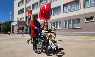 ENGELLİ KIZI İÇİN OKULA YERLEŞTİ: OKUL FEDAKAR ANNEYE ODA TAHSİS ETTİ
