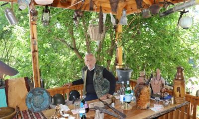 SULUOVALI ANTİKA MERAKLISI EVİNİN BALKON VE BAHÇESİNİ MÜZEYE ÇEVİRDİ