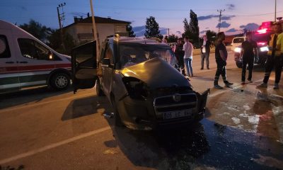 SULUOVA ÇEVRE YOLU SANAYİ BÖLGESİNDE OTOBÜS İLE ÖZEL OTOMOBİL ÇARPIŞTI; 3 YARALI