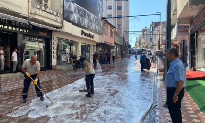 BELEDİYE EKİPLERİ CADDE VE SOKAK TEMİZLİĞİ YAPTI