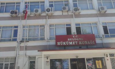 MİLLİ YAS İLANI SONRASI SULUOVA’DA BAYRAKLAR YARIYA İNDİ